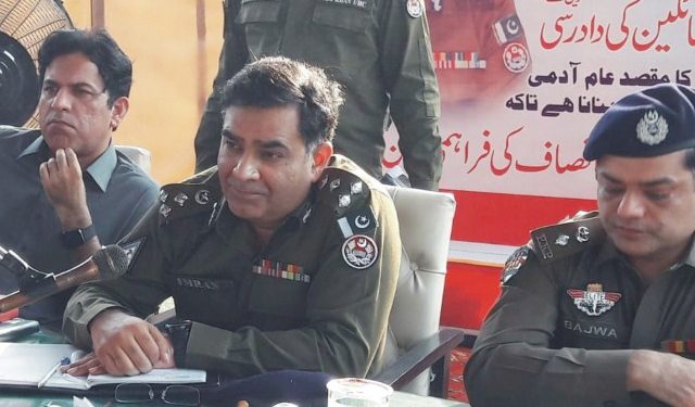 لیہ ۔ ریجنل پولیس آفیسر ڈی جی خان ڈویژن عمران احمرکی ڈی پی او کمپلیکس میں منعقدہ کھلی کچہری