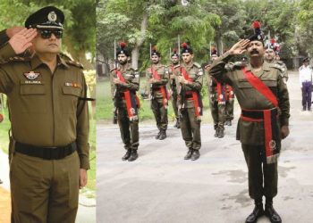 لیہ ۔ نئے تعینات ہونے والے ڈسٹرکٹ پولیس آفیسر عثمان اعجاز باجوہ کودفترپولیس آمد پر پولیس دستے کی سلامی