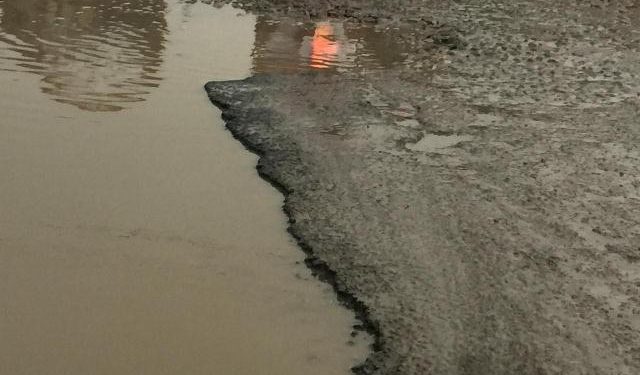 لیہ ۔  ایم پی اے کلمہ چوک تا کوٹھی قریشی  روڈ  تعمیر کا وعدہ پورا کریں ، عنا عنا یت اللہ کا شف ایڈوو کیٹ