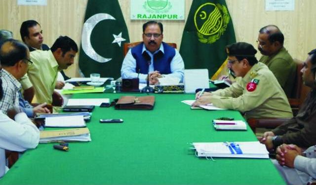 راجن پور ۔ قانون سے کوئی بالا تر نہیں ،جو بھی مسائل ہوں ضلعی انتظامیہ کے نوٹس میں لایا جائے ۔ ڈپٹی کمشنر محمد افضل ناصر خان