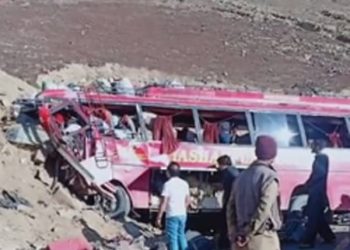 پاک فوج کا بابو سر ٹاپ بس حادثے کے مقام پر ریسکیو آپریشن مکمل ،جاں بحق ہونے والوں میں پاک فوج کے 10 جوان بھی شامل