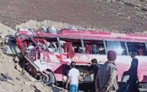 پاک فوج کا بابو سر ٹاپ بس حادثے کے مقام پر ریسکیو آپریشن مکمل ،جاں بحق ہونے والوں میں پاک فوج کے 10 جوان بھی شامل