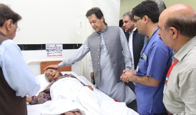 وزیراعظم عمران خان کا دورہ آزاد کشمیر، زلزلہ متاثرین سے اظہار یکجہتی
