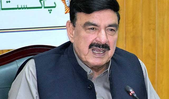 مولانا فضل الرحمان کو پیغام بھیجا ہے کہ گرم جگہ پر پاوَں نہ رکھیں، شیخ رشید