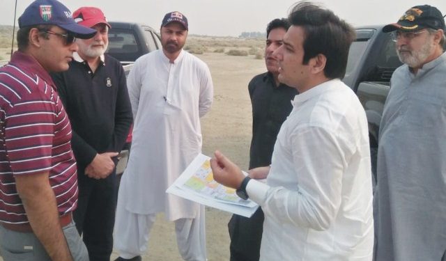 لیہ ۔ کمشنر مدثر ریاض کا تھل جیپ ریلی انتظامات کے سلسلہ میں ٹریک کا معائنہ