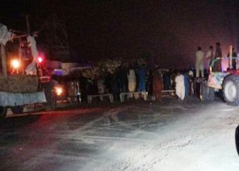 چوک اعظم ۔ ڈکیتی واردات کے خلاف قاضی آباد اڈہ پر عوامی احتجاج ، ایم ایم روڈ بلاک