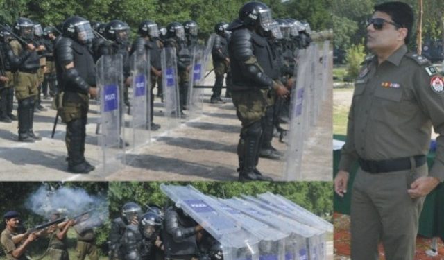 لیہ ۔ ڈی پی او عثمان اعجا ز باجوہ کاپولیس لائن میں جاری اینٹی راءٹ مشقوں کا جائزہ