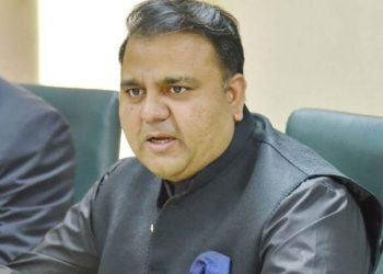 400 محکمے بند کررہے ہیں لوگ نوکریوں کیلیے حکومت کی طرف نہ دیکھیں، فواد چوہدری