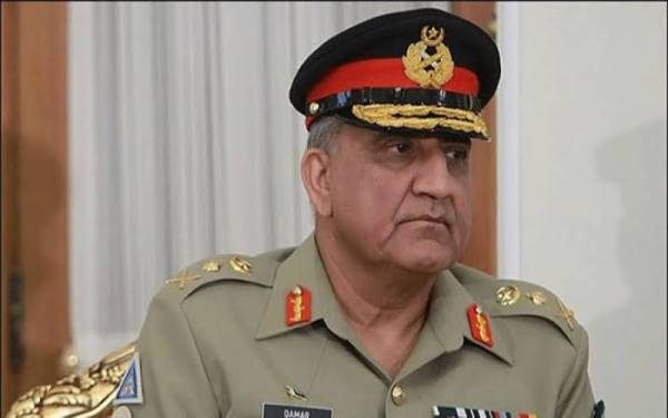 صدرِ پاکستان نے آرمی چیف جنرل باجوہ کی ایکسٹینشن پر دستخط کردیے، تمام افواہیں دم توڑ گئیں