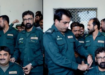 لیہ ۔ ریسکیو سٹاف کی ٹائم سکیل اپ گریڈیشن ، ڈسٹرکٹ ایمرجنسی آفیسر ڈاکٹر سجاد احمد نے ترقی پانے والوں کو رینک لگا ئے