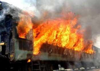 رحیم یار خان ۔کراچی سے لاہور جانے والی تیز گام ایکسپریس میں آتشزدگی سے 9 افراد جاں بحق، 30 زخمی