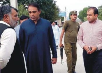 لیہ ۔ کمشنر ڈی جی خان کا دورہ ، جاری ترقیاتی منصوبوں کا معائنہ