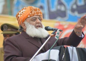 مولانا فضل الرحمان کے خطاب کے دوران پاک فوج زندہ باد کے نعرے لگ گئے