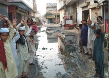 ڈیرہ غازی خان۔ضلعی انتظامیہ و میونسپل کارپوریشن ناجائز تجاوزات اور سیوریج سسٹم بحال کرانے میں ناکام، شہری زندگی عذاب بن گئی