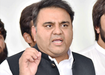 آرمی چیف کی جمہوری اداروں کی حمایت کو کمزوری نہ سمجھا جائے، فواد چوہدری