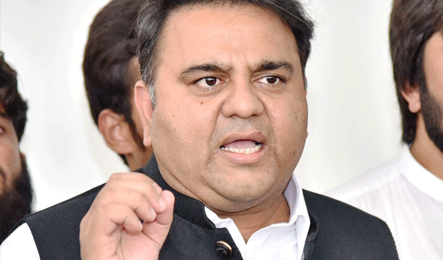 آرمی چیف کی جمہوری اداروں کی حمایت کو کمزوری نہ سمجھا جائے، فواد چوہدری