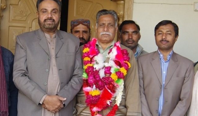 لیہ۔ ریجنل دفتر تعلقات عامہ  کے ریٹائر ہو نے والےعبدالجبارخان کے اعزاز میں  الوداعی تقریب