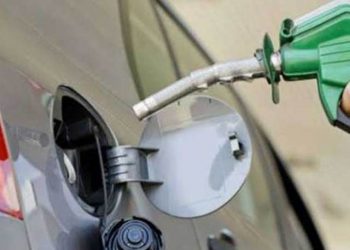 پٹرول سستا کرنیکی سفارش مسترد، حکومت کا قیمتیں برقرار رکھنے کا فیصلہ