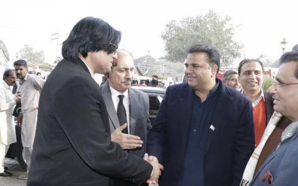 مقتول صحافی عزیز میمن سندھ کے حکمرانوں کو مجرم ٹھہرا کر گیا ،اتنی آسانی سے یہ لہو مٹے گا نہیں ،فواد چودھری