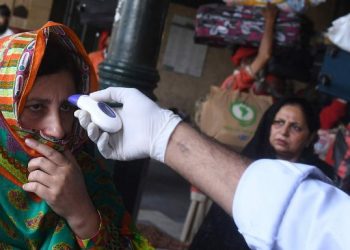 ملتان :. کرونا وائرس کا پھیلاوئوروکنے کیلئے ڈپٹی کمشنرز کو 3 پلان مرتب کرنیکا حکم