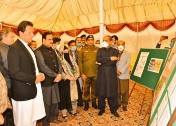 وزیرِ اعظم عمران خان کا ڈیرہ غازی خان میں ایران سے آنے والے زائرین کے لئے قرنطینہ میں انتظامات کا جائزہ ، زائرین سے خیریت دریافت کی