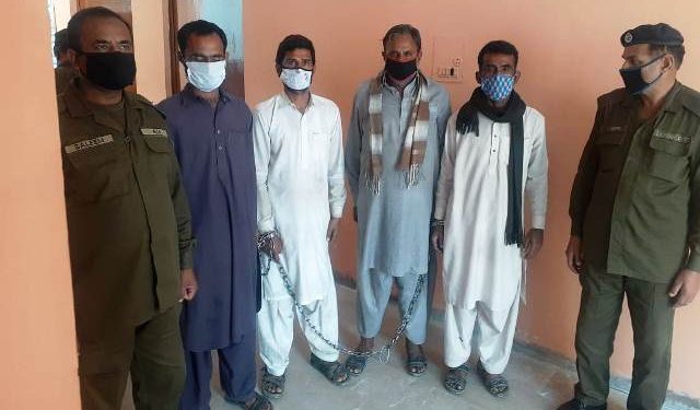 کروڑ پولیس کی جواریوں کے خلاف کاروائی ،04جواری گرفتار ،داﺅ پر لگی رقم برآمد