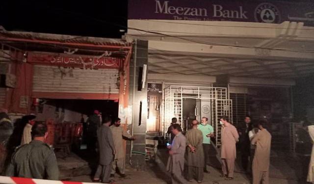 لیہ ۔ میزان بنک میں آگ لگ گئی ، ریسکو کی بروقت کاروائی ،آگ پر قا بو پا لیا