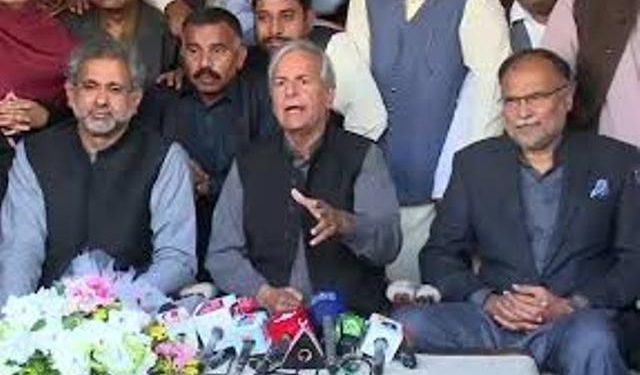 ہم اقتدار کے لئے نہیں جمہوریت اور آئین کی پاسداری کےلیےجدوجہدکررہےہیں ۔شاہد خاقان عباسی