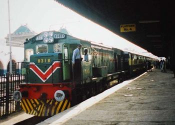 ملک بھر میں آج رات سے تمام مسافر ٹرینیں مکمل طور پر بند کرنے کا فیصلہ