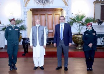 اپوزیشن اپنا رویہ تبدیل کرے اور کورونا پر سیاست نہ کر ے ۔۔۔گورنر پنجاب