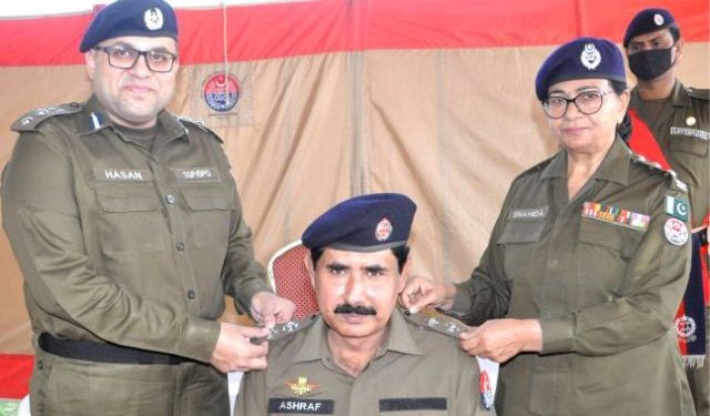 لیہ۔ضلعی دفتر پولیس میں پر موشن بیج لگانے کی تقریب