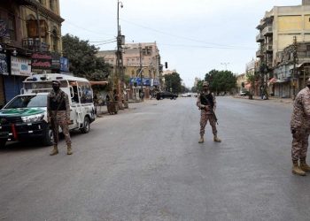 کورونا وائرس: کراچی کے متعدد علاقے مکمل سیل کرنے کا حکم