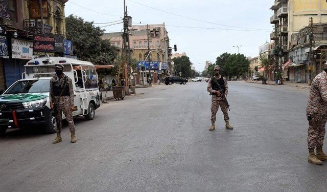 کورونا وائرس: کراچی کے متعدد علاقے مکمل سیل کرنے کا حکم