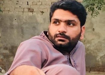 لیہ ۔ آندھی کے سبب درخت کا تنا کار پر گر گیا  ، ایک جانبحق دو زخمی