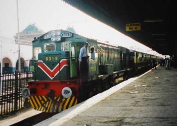 محکمہ ریلوے کا 10 مئی سے مسافر ٹرینیں بحال کرنے کا اعلان