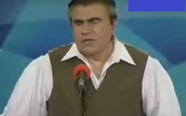 معروف ٹی وی میزبان طارق عزیز اب اس دنیا میں نہیں رہے