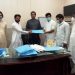 پہاڑپور۔ینگ ڈاکٹرز ایسوسی ایشن کے وفد کا رورل ہیلتھ سنٹر کا دورہ ،ڈاکٹرز میں کرونا حفاظتی سامان تقسیم