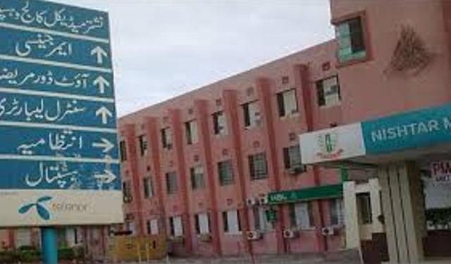 ملتان . نشتر ہسپتال انتظامیہ کی لاپرواہی، جان بچانے والی ادویات خراب ہونے کا خدشہ