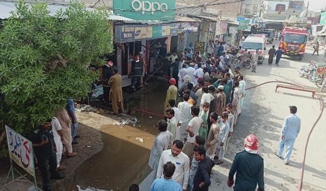 لیہ ۔موباءلز اینڈ الیکٹرانس مارکیٹ کی مو بائل شاپ میں آ تشزدگی ،لا کھوں کا سان جل کر راکھ