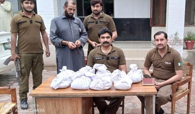 مظفر گڑھ ۔ پولیس ان ایکشن ، بین الصوبائی منشیات سمگلر گرفتار، ایک کروڑ سے زائد مالیت کی ہیروئن برامد