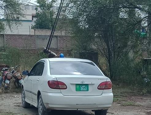 لیہ.  کار پر ریوالونگ لائٹ  ,سبز نمبر پلٹ لگا کر گاڑی کے کاغذات چھینے والے  وارداتئیےگرفتار