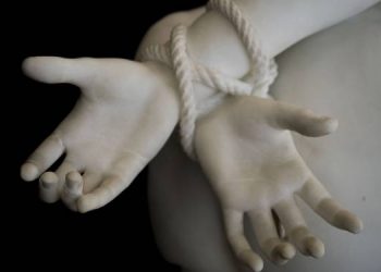 ملتان ۔ دوسری شادی کے رنج میں خاتون نے شوہر کے اوپر تیزاب انڈیل دیا ،تشویشناک حالت میں نشتر ہسپتال منتقل