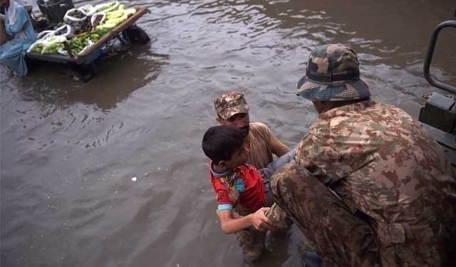 مون سون کے چھٹے اور طوفانی اسپیل نے کراچی کو ڈبودیا