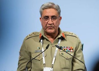 یوم دفاع پاکستان ،جی ایچ کیو راولپنڈی میں تقریب ،پاک فوج کے غازیوں اورشہدا کے لواحقین میں ایوارڈز تقسیم کئے گئ