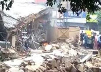 چوبرجی میں نجی بینک کی  عمارت زمین بوس ،ایک شخص جاں بحق 11 زخمی