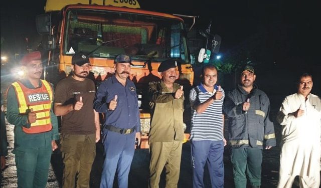 لیہ۔ آئل ٹینکر حادثہ، پولیس کا کوئیک رسپانس،کسی قسم کا جانی و مالی نقصان نہیں ہوا