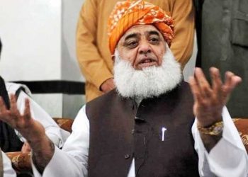 حکومت سے ہم نہیں وہ ہم سے این آر او مانگ رہی ہے، مولانا فضل الرحمان