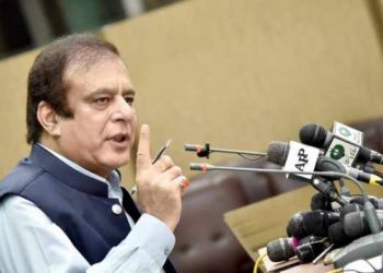 نوازشریف لوگوں کو بغاوت پر اکسارہے،حکومت کو بلیک میل نہیں کرسکتے:وزیراطلاعات شبلی فراز