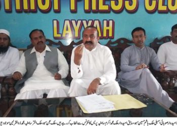 لیہ ۔ کیٹل منیجمنٹ کمپنی مویشی منڈی  میں غیرقانونی وصولی کررہی ہے  روکا جائے۔ ملک ہاشم سہواورملک محمد اکرم سامٹیہ کی پریس کانفرنس