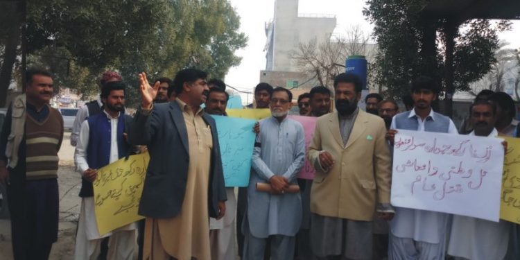 لیہ ۔ چوبارہ میں سو لر پارک منصوبہ کے خلاف کسانوں سماجی کارکنوں کا احتجاجی مظا ہرہ